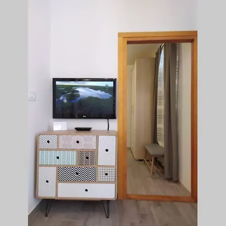 Try To Live Small In Center ! Apartment