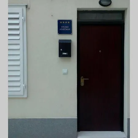 Try To Live Small In Center ! 斯普利特