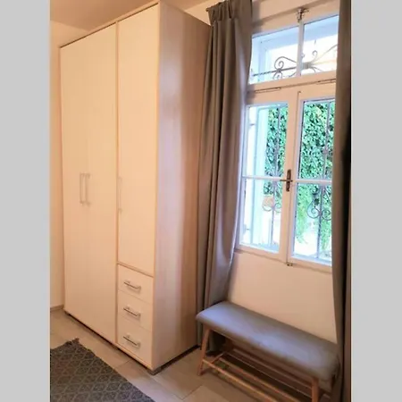 Try To Live Small In Center ! Апартаменты